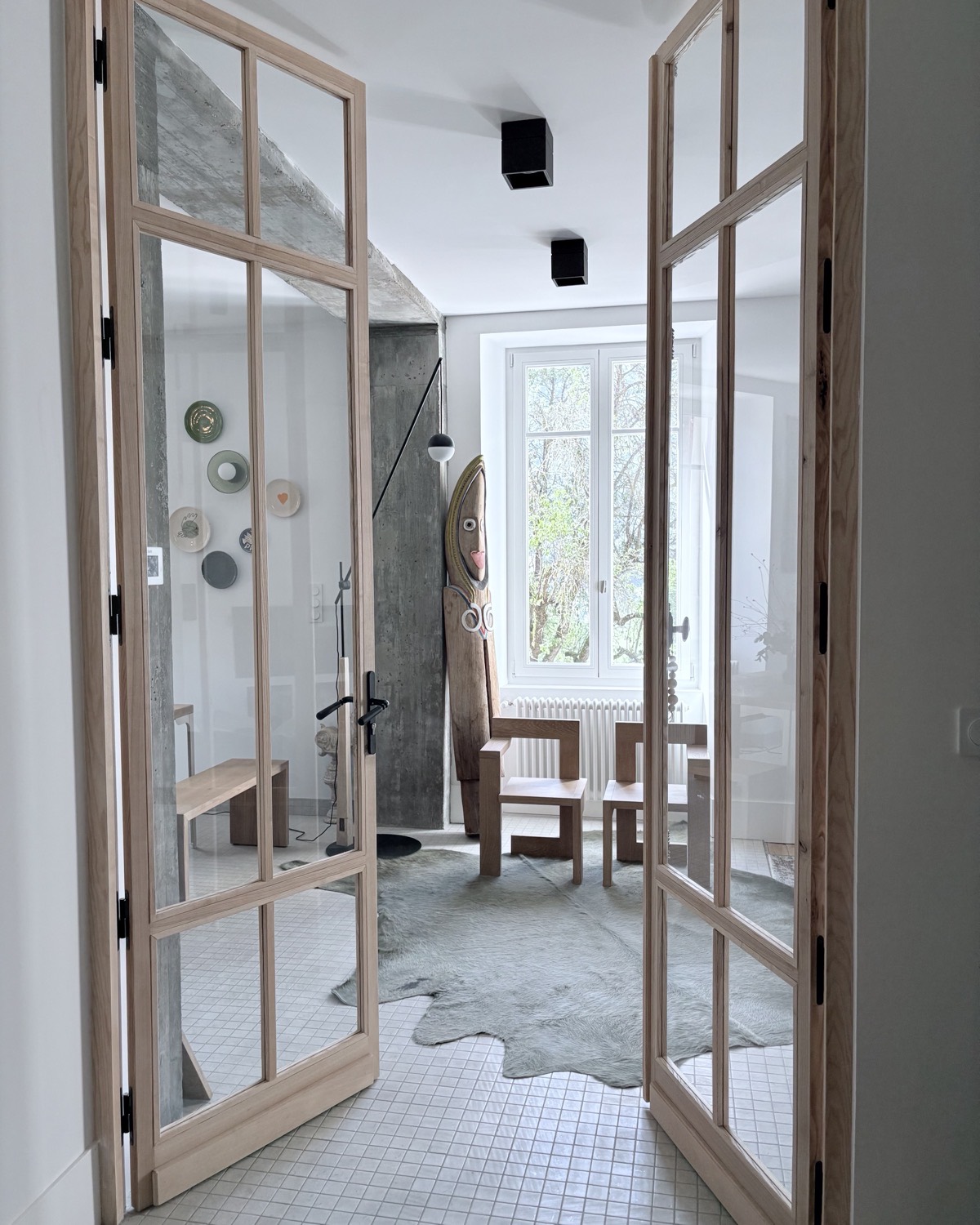 Glazed doors opening onto a room at Maison Bo Terra